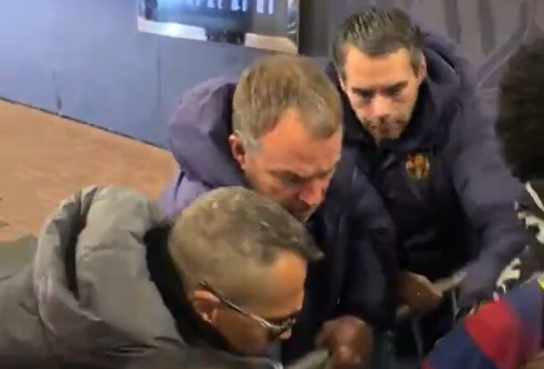 Flick uratował kibica. Trener Barcelony był przerażony [WIDEO]