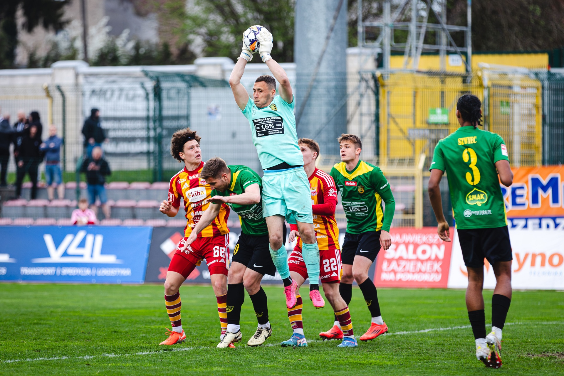 Drugoligowiec wywiesił białą flagę. Nie chce płacić piłkarzom