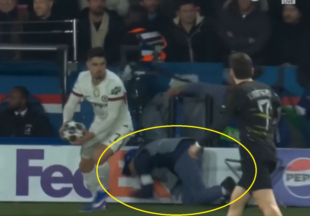 Gracz Chelsea powalił chłopca od podawania piłek. Szok w Lidze Mistrzów [WIDEO]