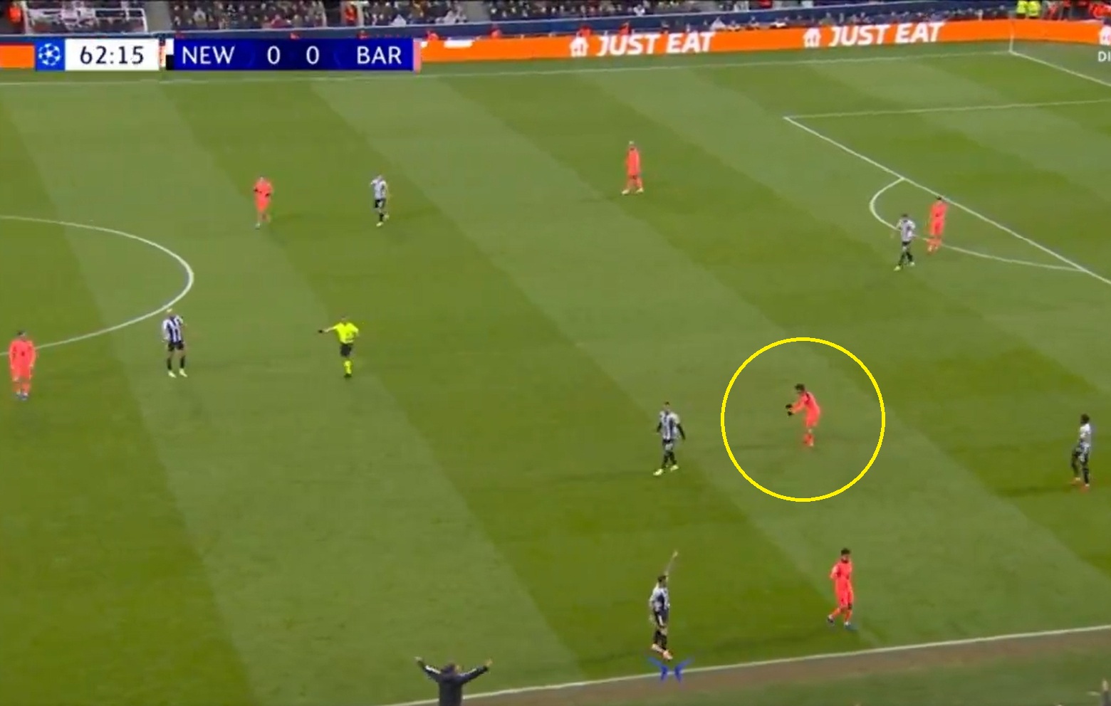 Pedri wściekł się na "Lewego". Tak potraktował Polaka [WIDEO]