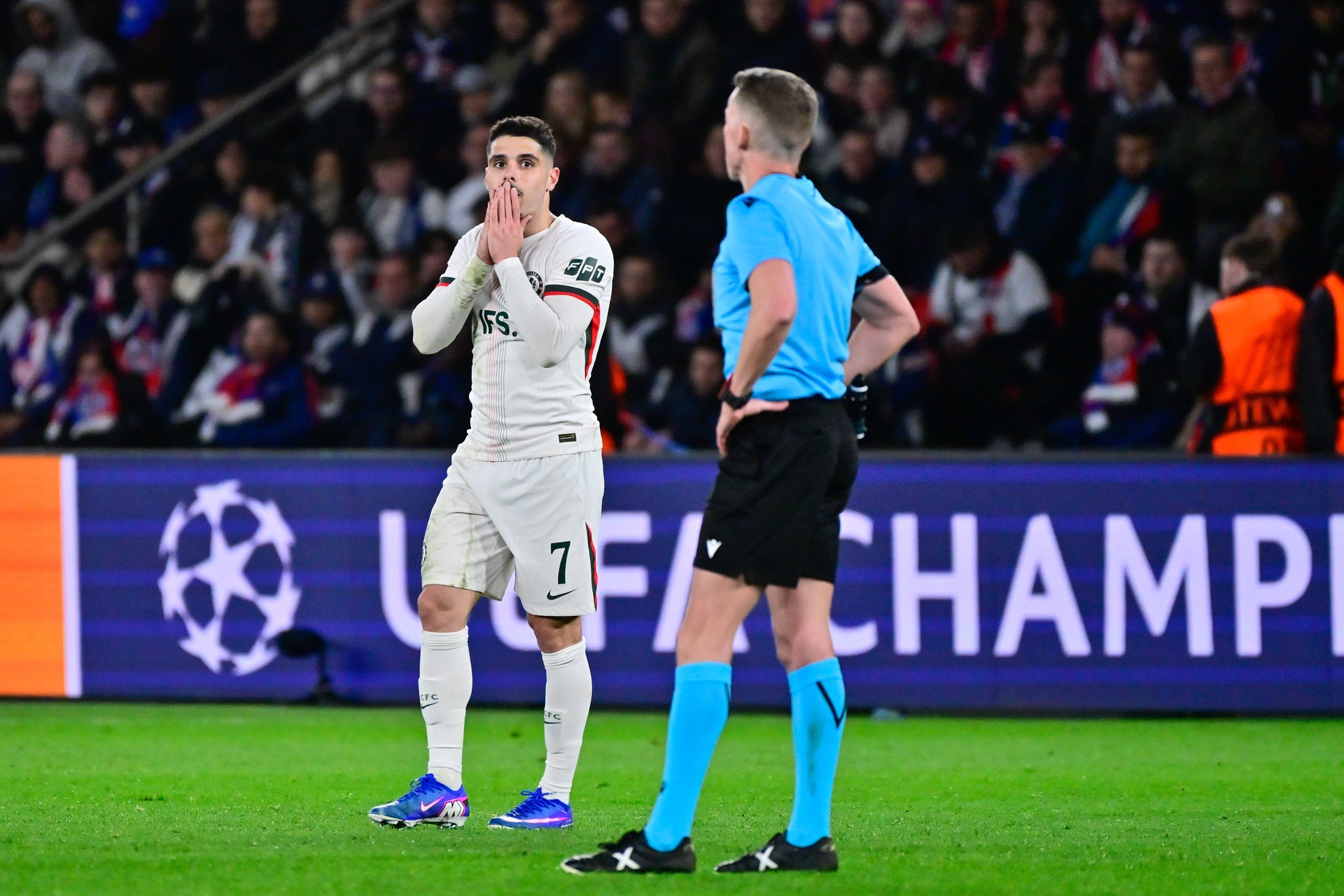 Piłkarz Chelsea przeprasza po skandalu w LM. UEFA wszczęła dochodzenie