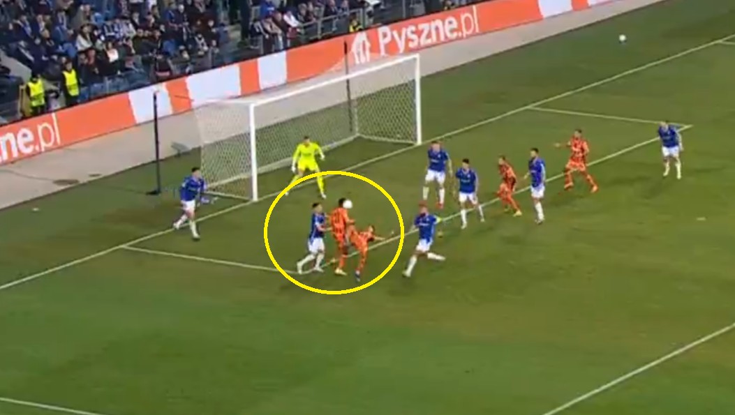 Gol przewrotką pogrążył Lecha! Bolesna lekcja w Lidze Konferencji [WIDEO]
