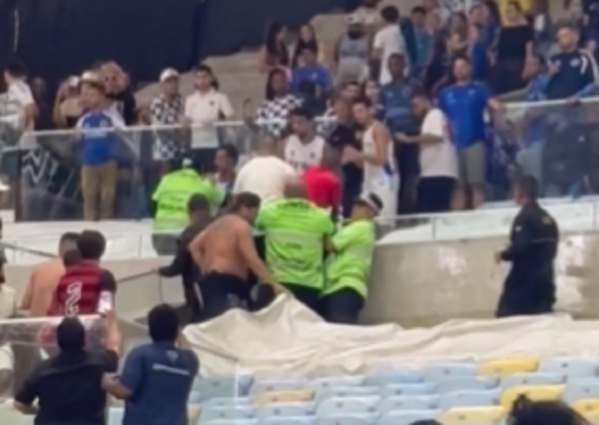 Najpierw 23 czerwone kartki, teraz wariujący kibice. Kolejna afera [WIDEO]