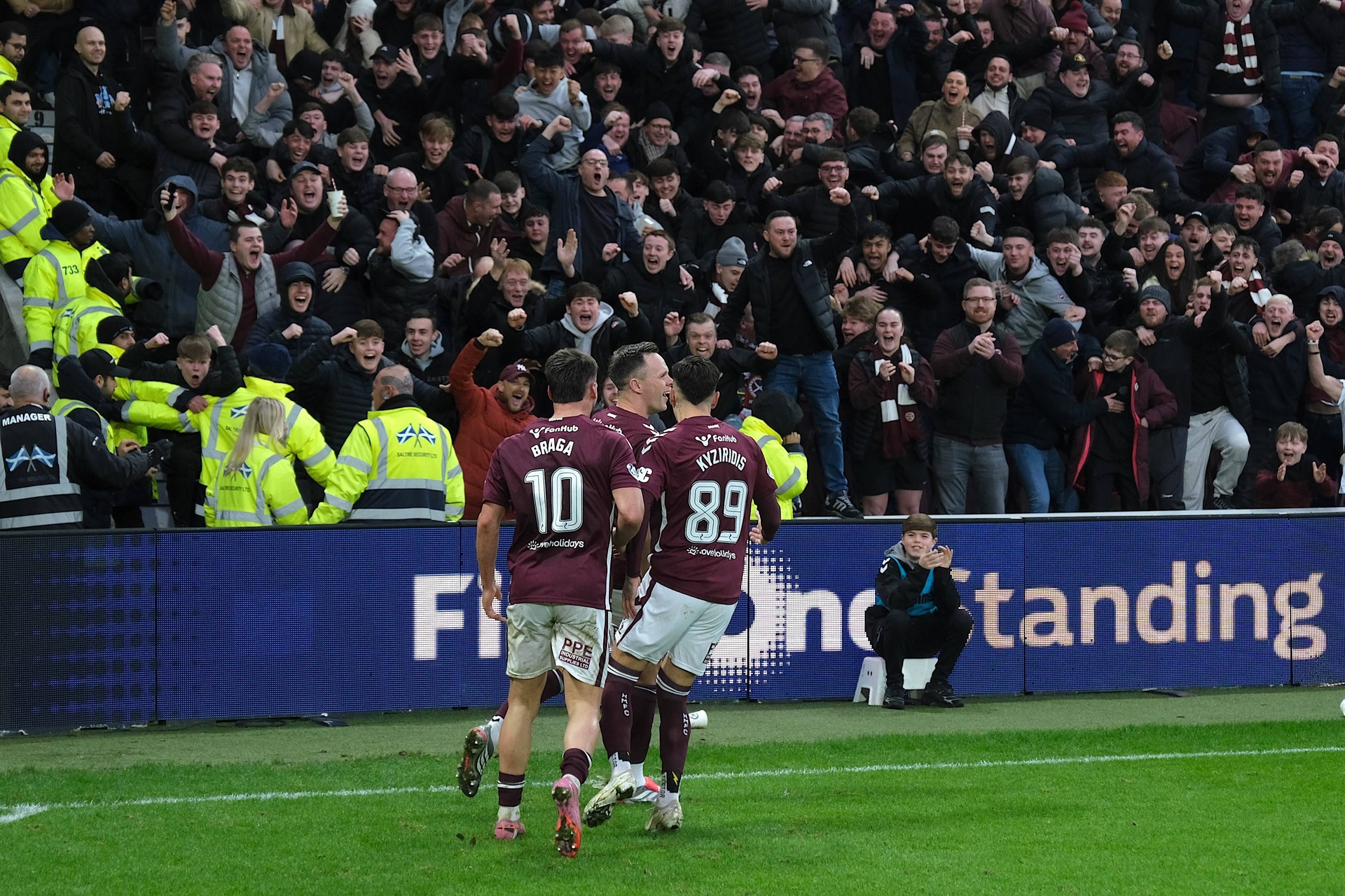 Idą po pierwsze mistrzostwo od 66 lat. Wielkie kluby za plecami. To może być sensacja sezonu