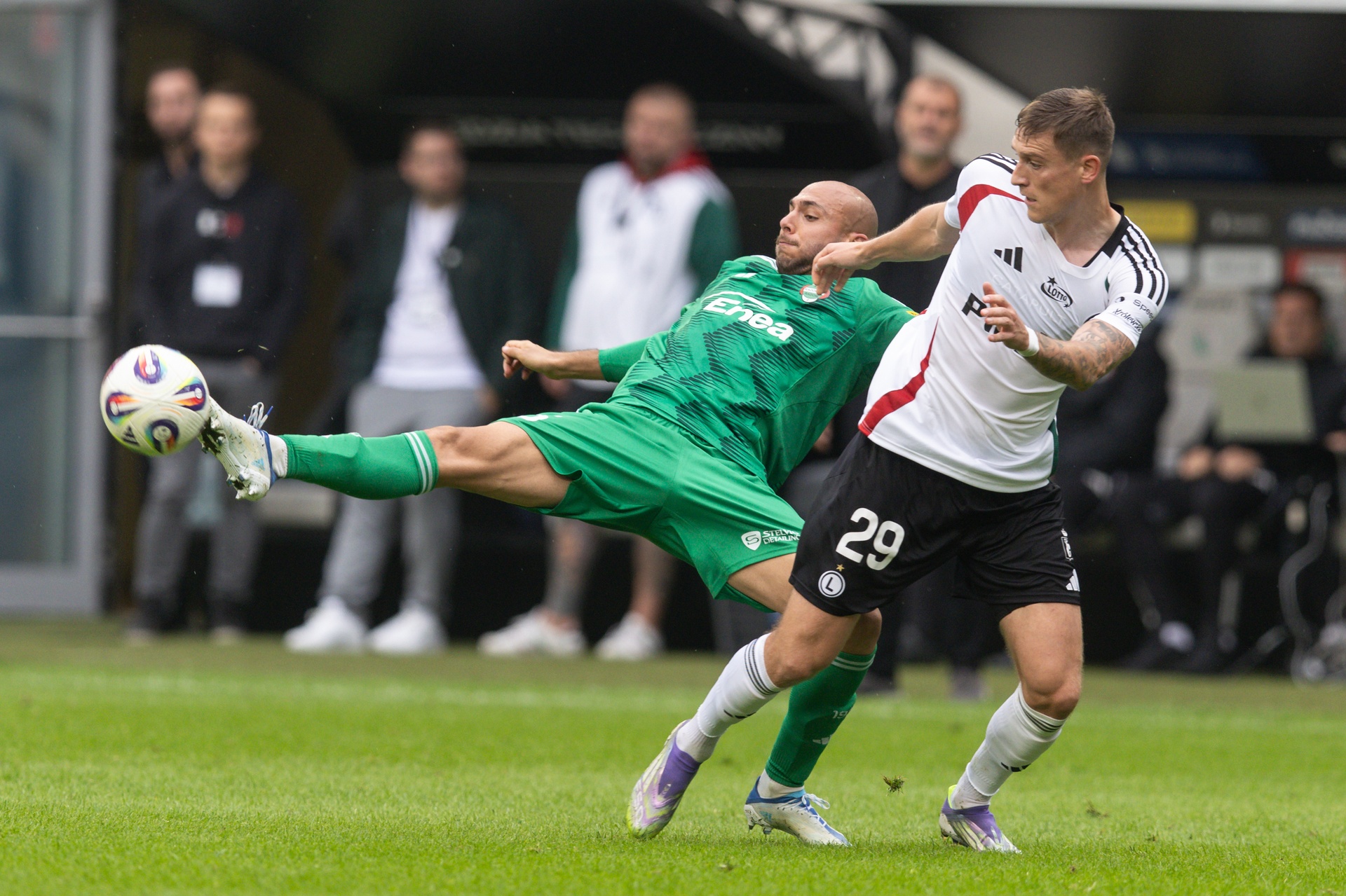 Legia dzieli punkty z Radomiakiem. Cios za ciosem po szalonym starcie [RELACJA]