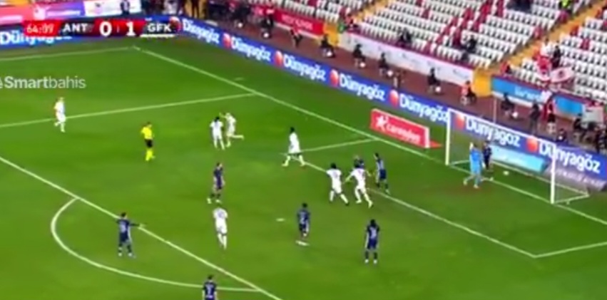 Świetny mecz Kozłowskiego. Gol i asysta Polaka