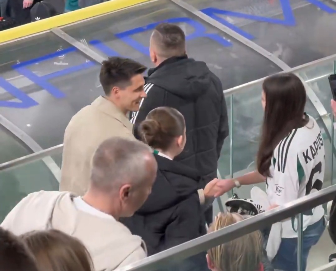 Fanka w koszulce Kapustki. Nagle taka niespodzianka na trybunach