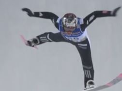 Chwile grozy na skoczni w Oslo. Uff! "Ląduj, ląduj!" [WIDEO]