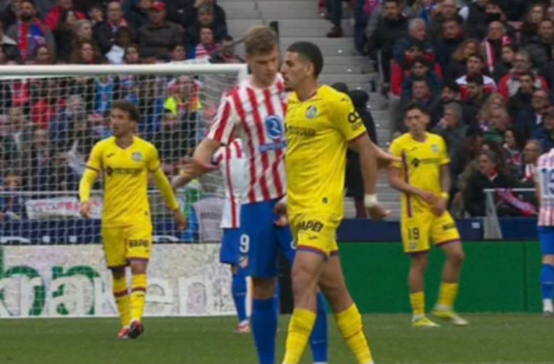 Wyleciał z boiska za atak na krocze rywala. Absurd w Madrycie