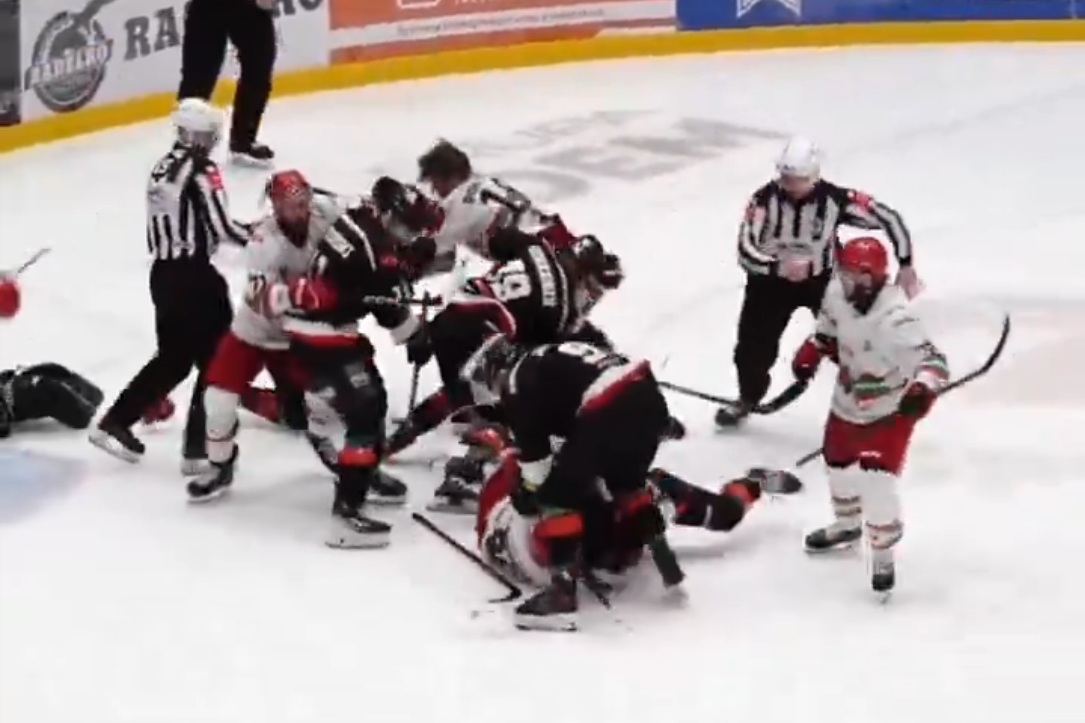 Bijatyka w polskiej lidze. Kaski latały w powietrzu [WIDEO]