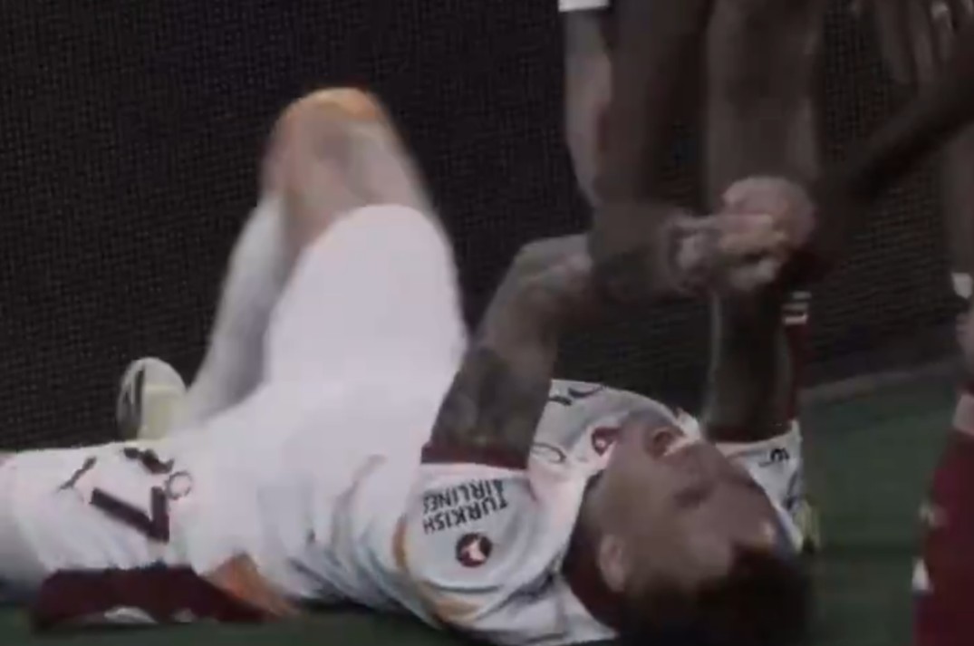 Drastyczne sceny w LM. Fatalny uraz piłkarza Galatasaray, są wieści ze szpitala [WIDEO]