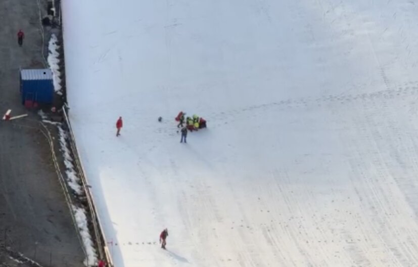 Groźny upadek w Vikersund. "Jedna z nart wbiła się w zeskok" [ZDJĘCIE]