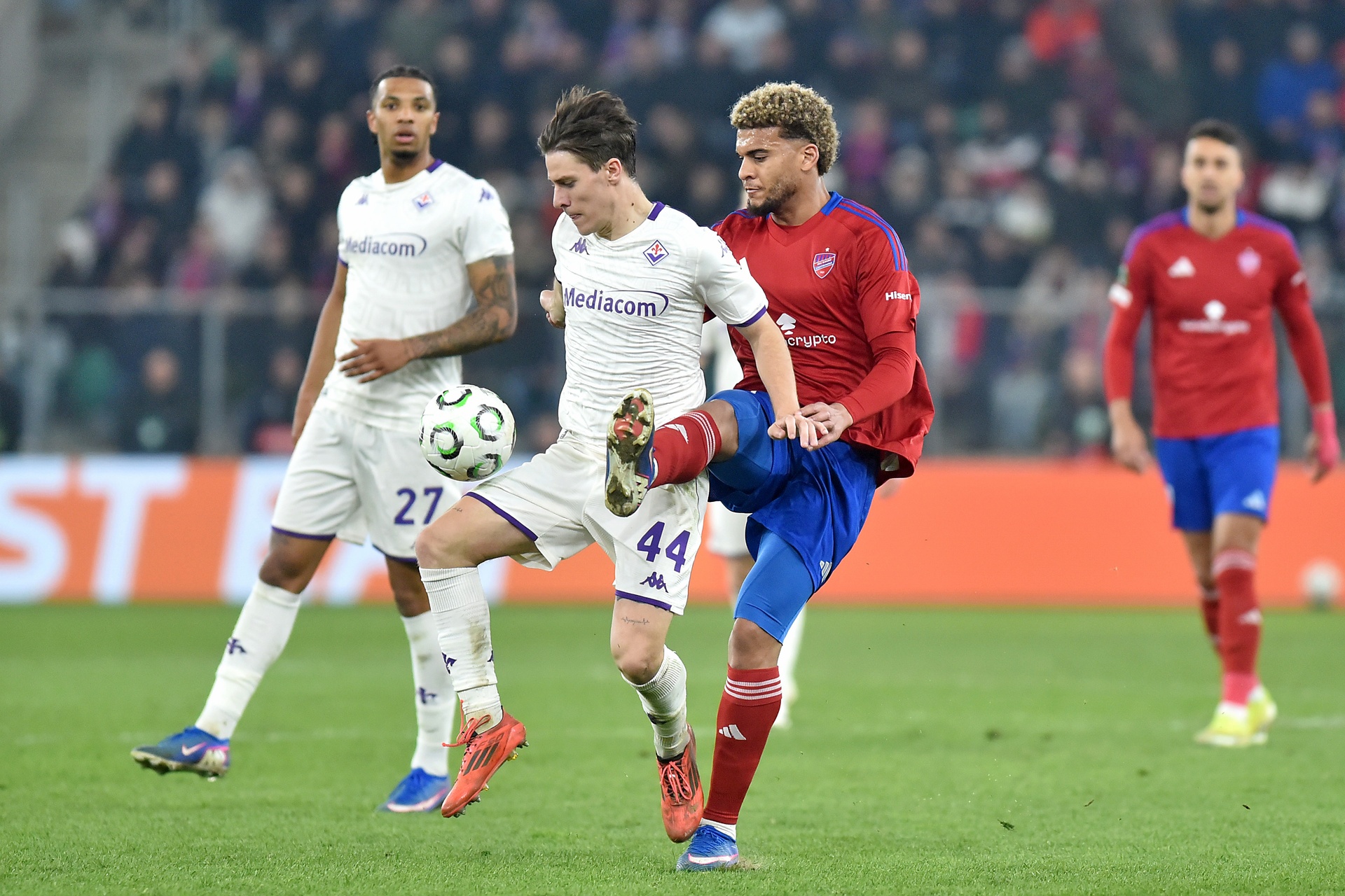 Piłkarz Fiorentiny ostro o meczu z Rakowem. "Ciężko było grać w piłkę"