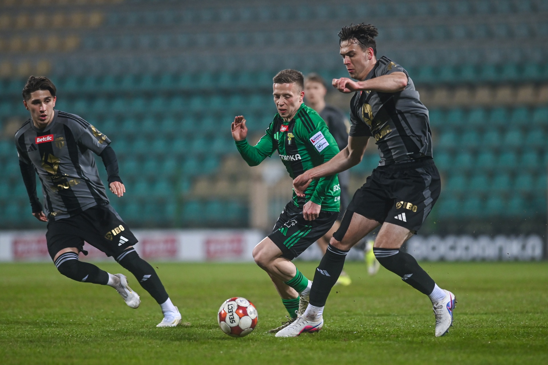 Górnik Łęczna grał w dziewiątkę, bez bramkarza i... rozbił wicelidera! Szok w 1 Lidze