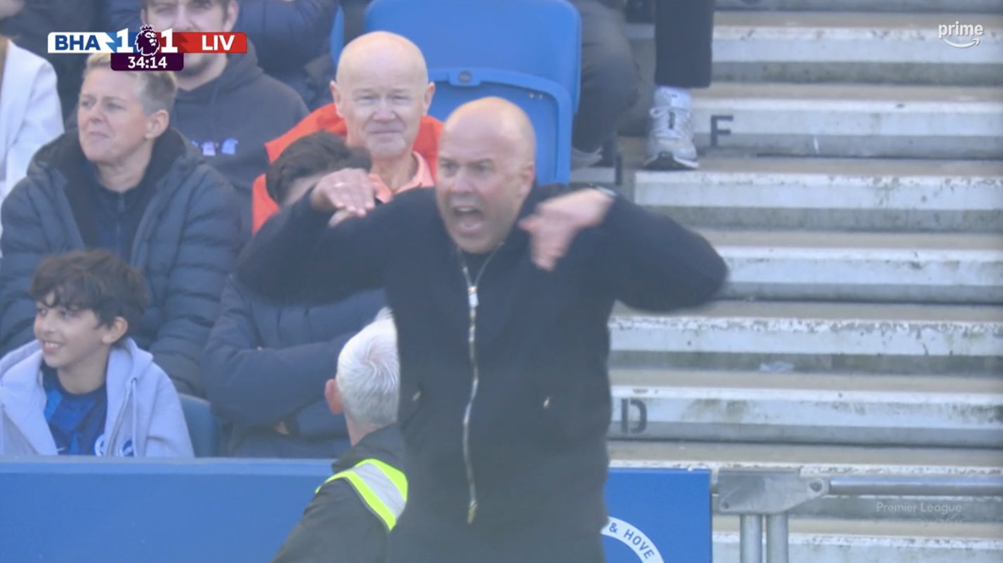 Kuriozalny gol nie wystarczył Liverpoolowi. Bolesna porażka "The Reds" [WIDEO]