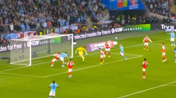 Co on zrobił?! Blamaż golkipera Arsenalu [WIDEO]