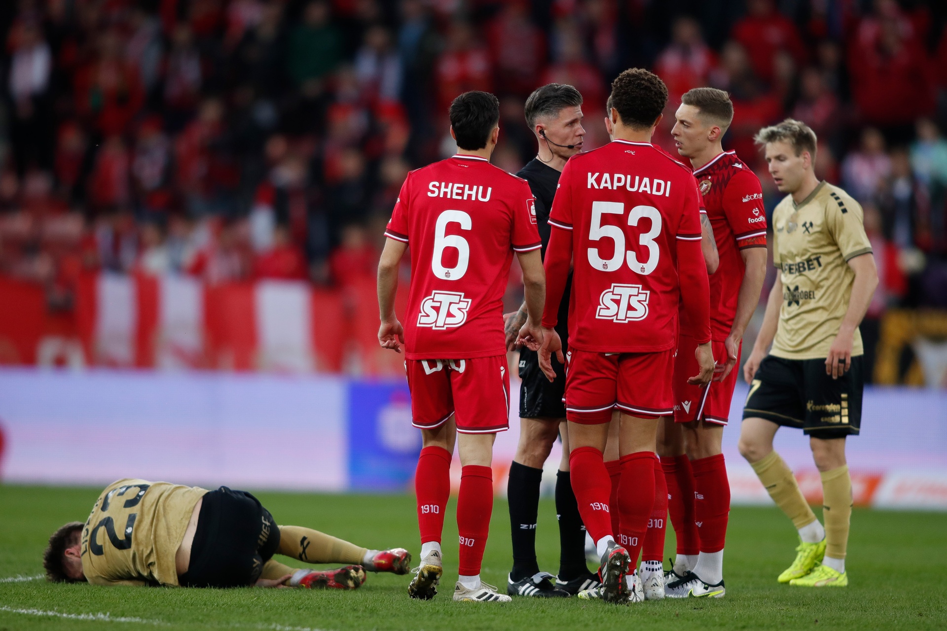 Były trener Widzewa nie wytrzymał. "Piłkarze wyglądają na sparaliżowanych"