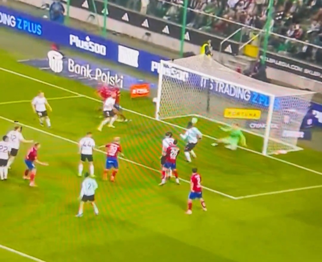 Nsame asystował rywalowi. Pech snajpera Legii [WIDEO]