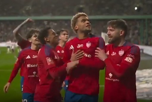 Papszun nie przegrał z Rakowem. Legia wyszła ze strefy spadkowej [RELACJA]