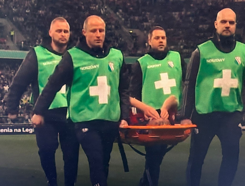 Niewiarygodne, co spotkało Raków. Trener Tomczyk nie miał wyjścia