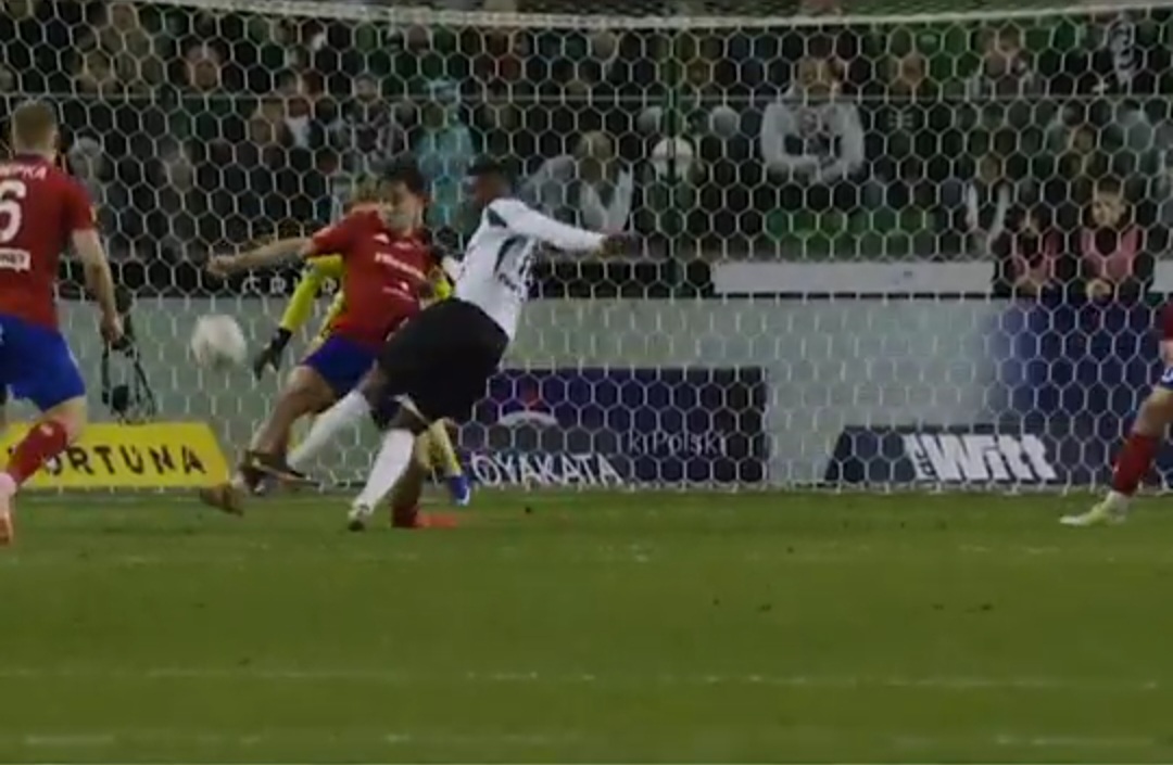 Nsame uratował Legię w hicie! Raków nie pokonał Papszuna