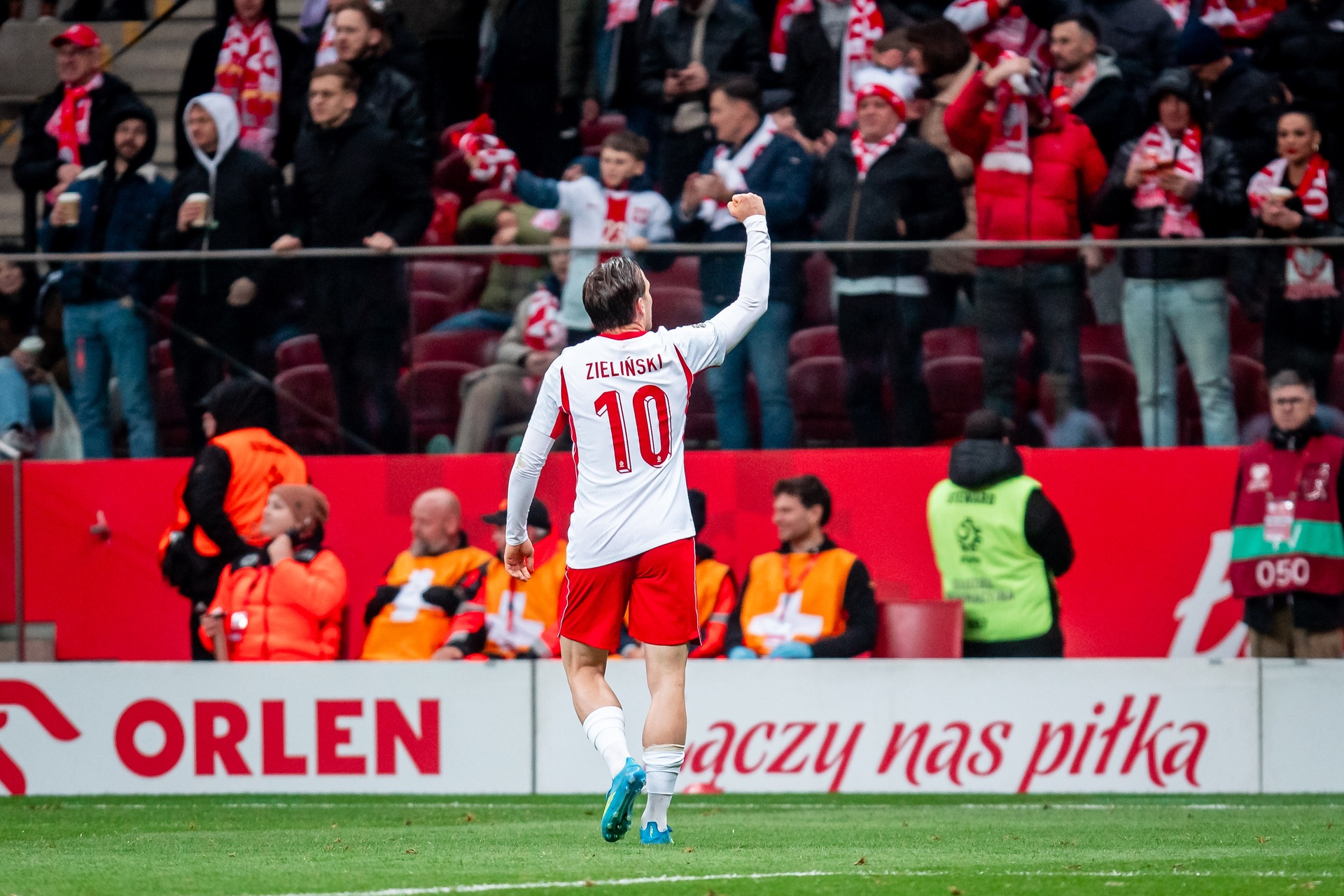 Zieliński przemówił po Albanii. Nie mógł zacząć inaczej