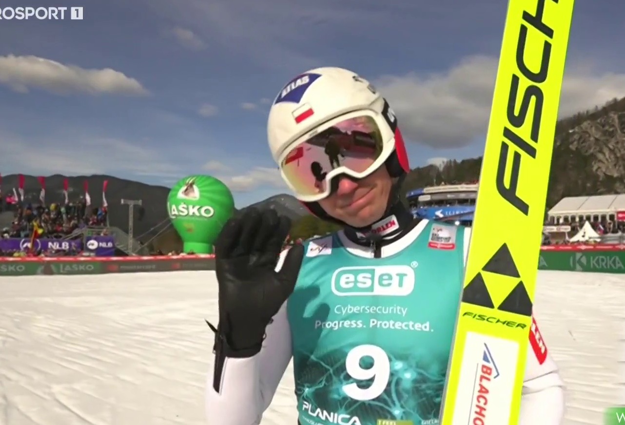 Polacy nie liczą się w Planicy. Tylko jeden prześlizgnął się do drugiej serii