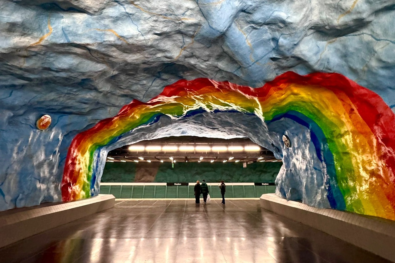 "Piłkarska" stacja metra w Sztokholmie. Robi wrażenie [WIDEO]