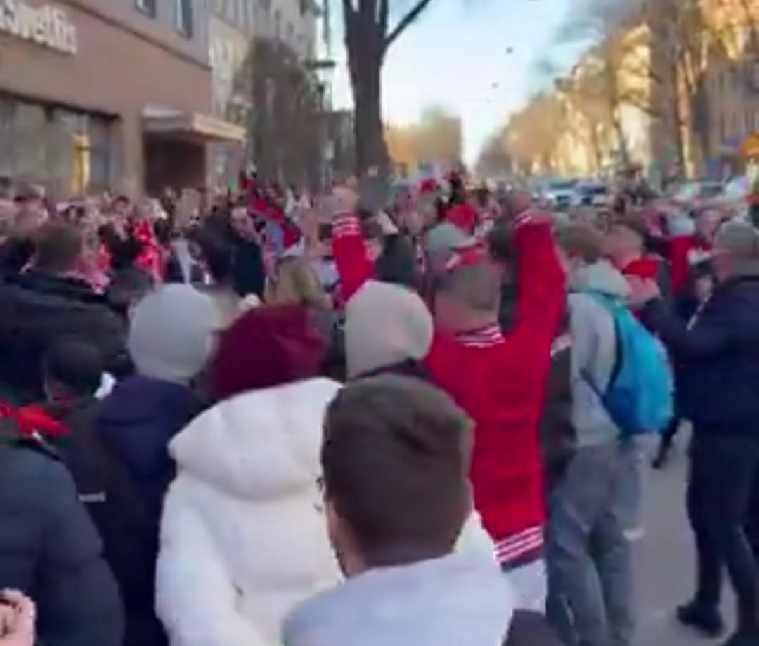 Polacy przejęli Szwecję. Wielki przemarsz naszych kibiców w Sztokholmie [WIDEO]