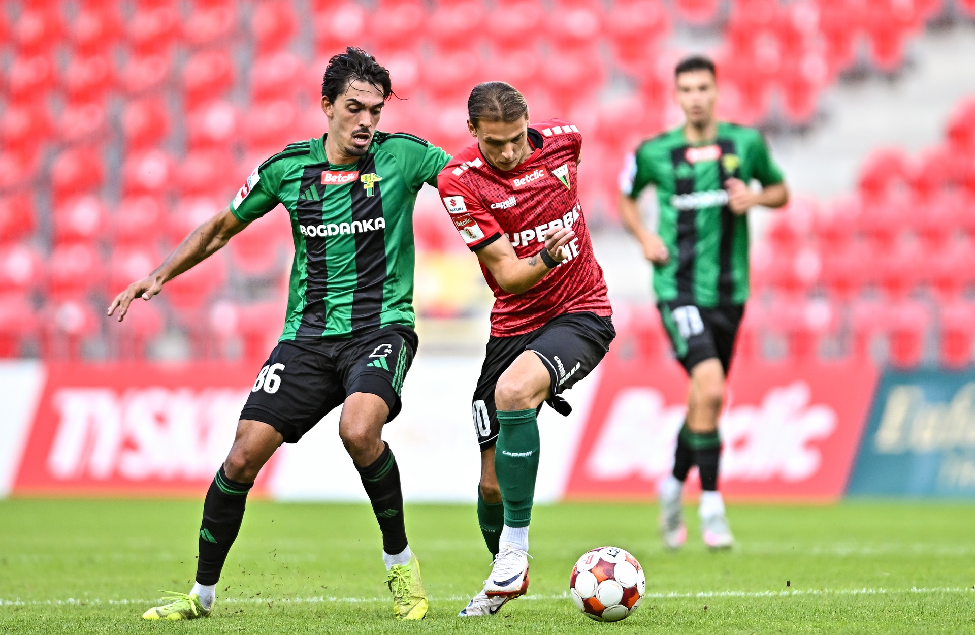 Afera w polskim klubie. Piłkarz rozwiązał umowę, prezes skierował sprawę do sądu