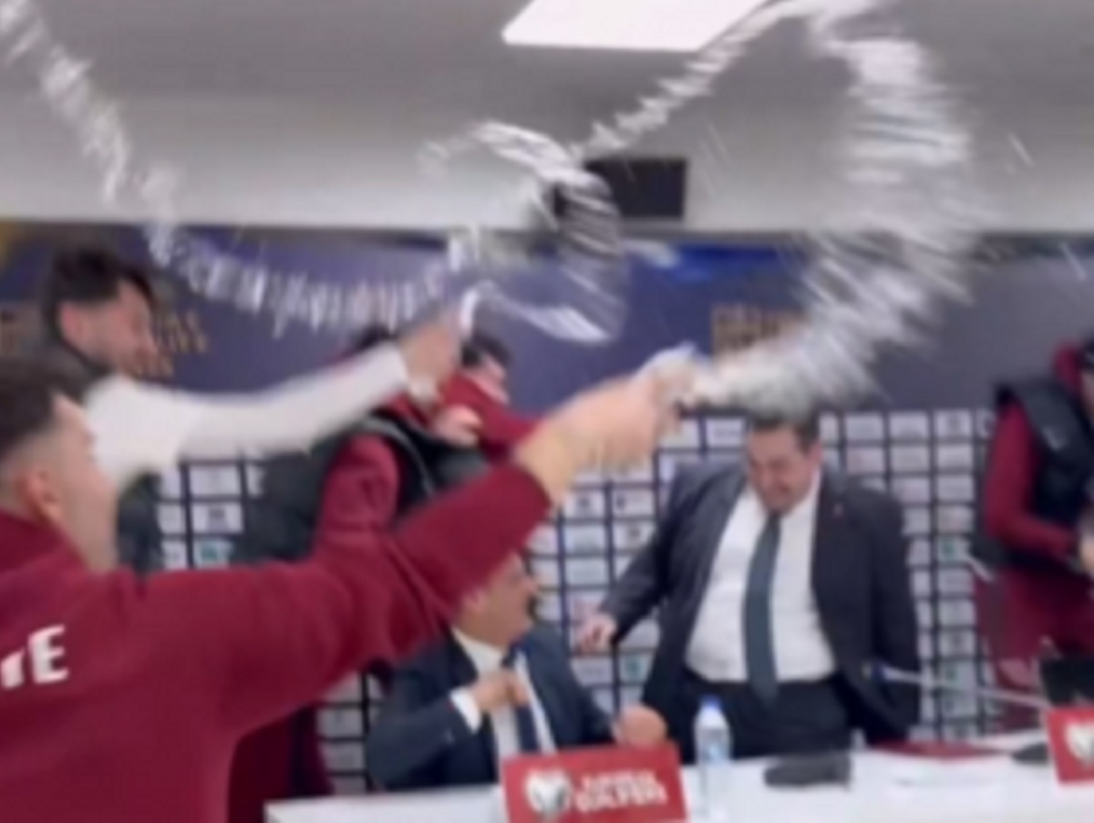 Tak potraktowano selekcjonera po awansie. Sceny na konferencji [WIDEO]