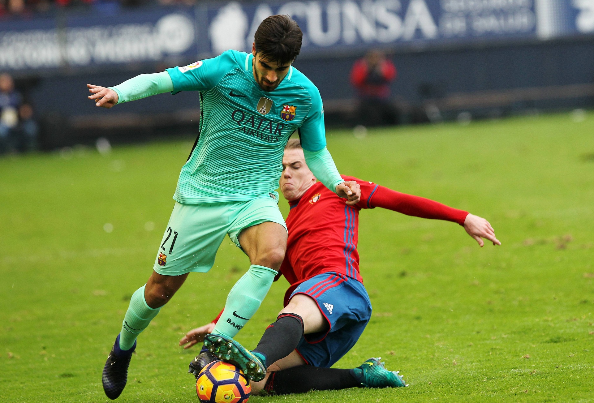 Barcelona płaciła za niego 37 mln. Nie zgadniecie, gdzie gra jako 32-latek