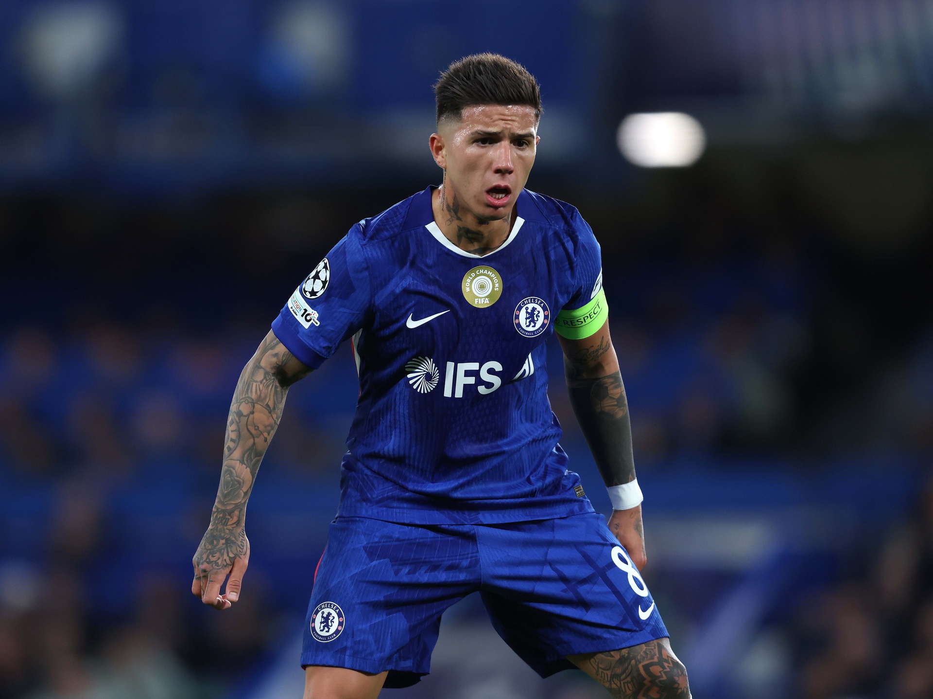 Burza w Chelsea. Agent Fernandeza atakuje i grozi