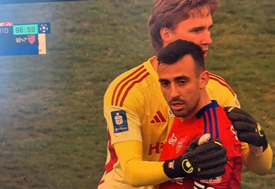 94. minuta i rollercoaster w Raków - Widzew! Dwa gole, dymy na boisku