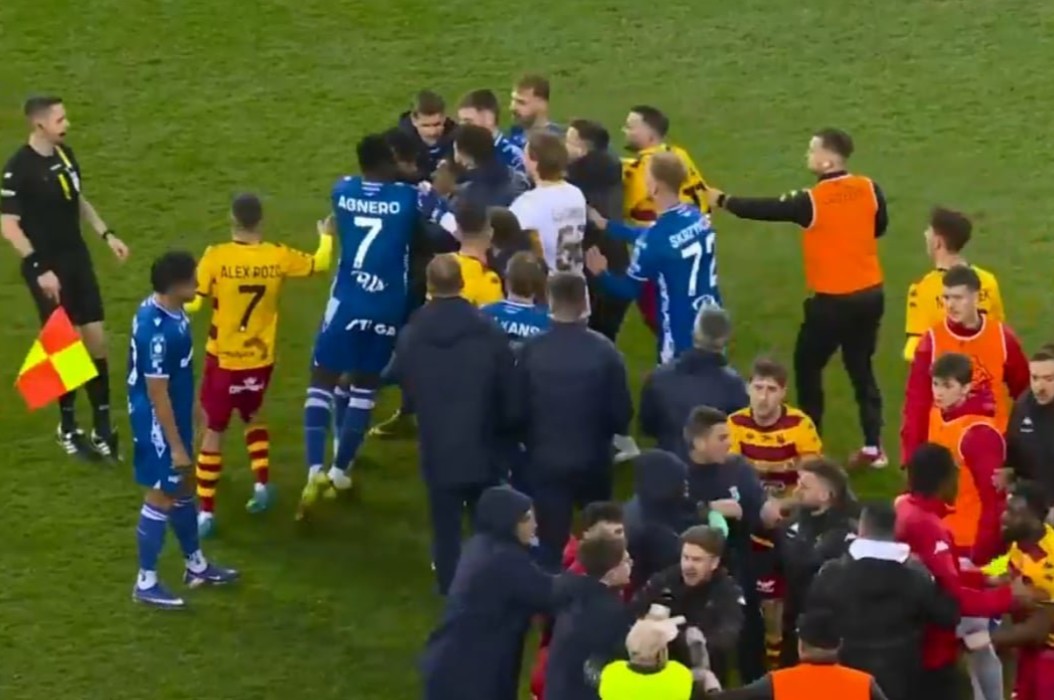 Awantura po meczu Jagiellonii z Lechem. Interweniował nawet Siemieniec [WIDEO]