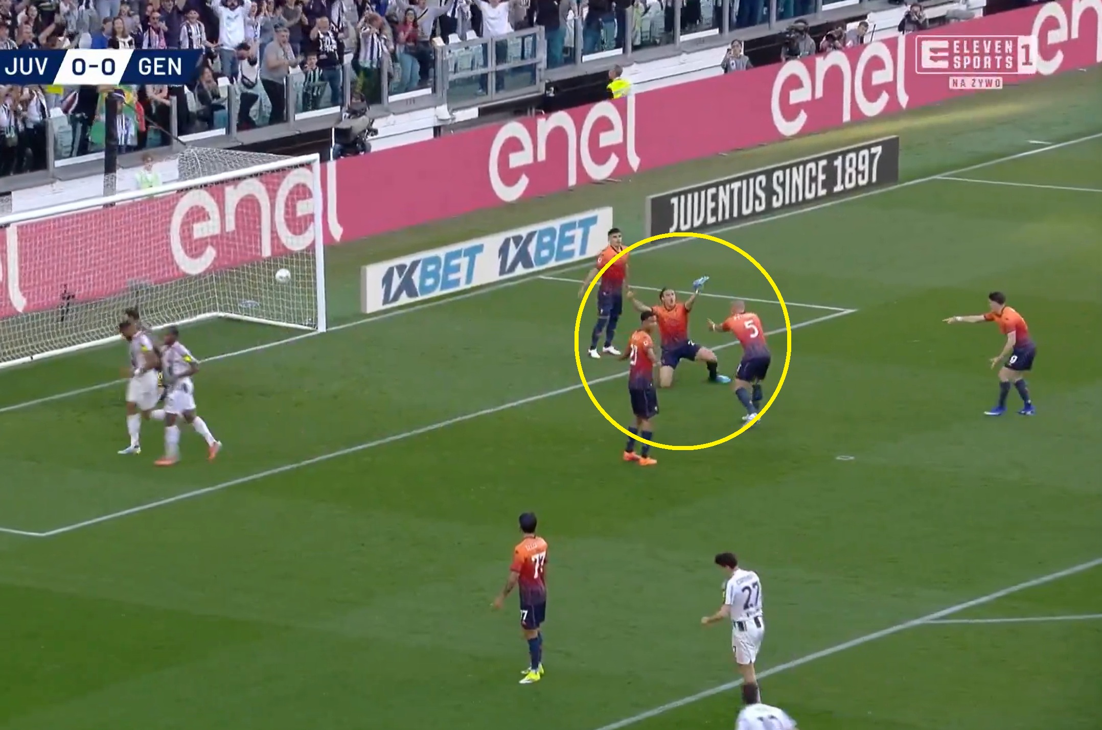 Z butem w ręce do sędziego! Sceny w meczu Juventusu [WIDEO]