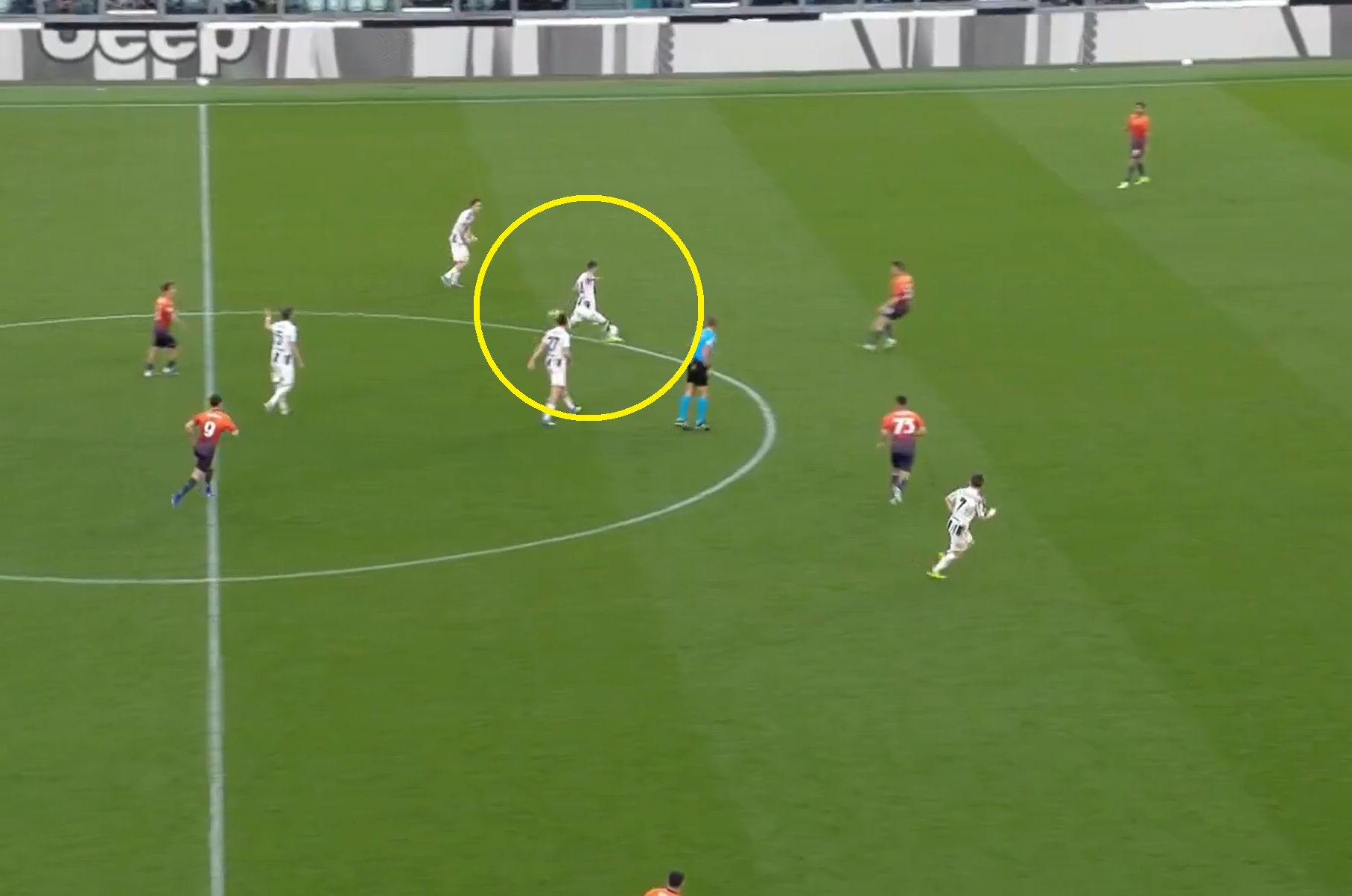 Milik blisko gola z połowy boiska! Brawurowa próba Polaka [WIDEO]