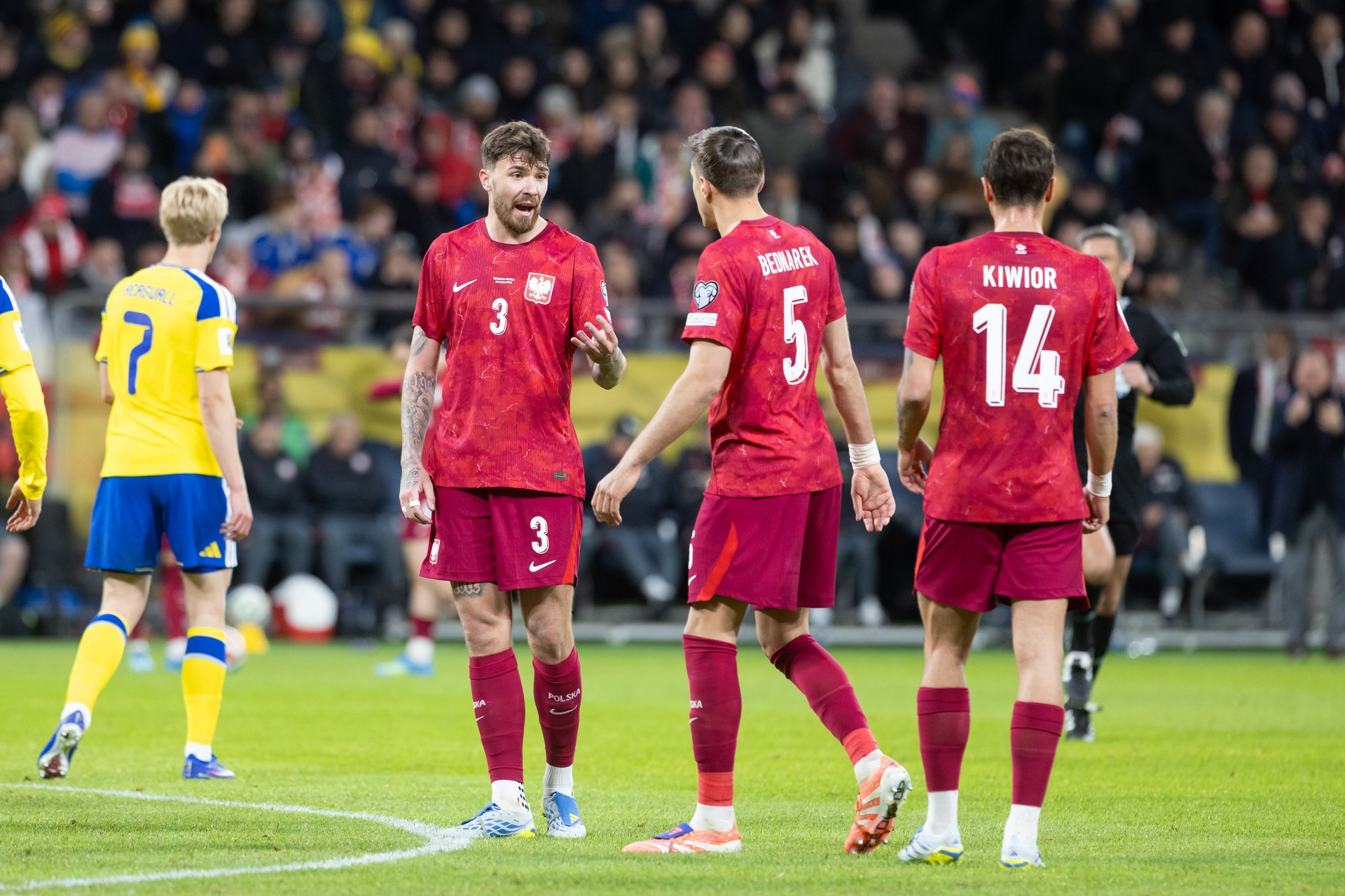 "Okazali się naiwniakami. Nie bijmy im brawa". Nie milkną echa porażki biało-czerwonych