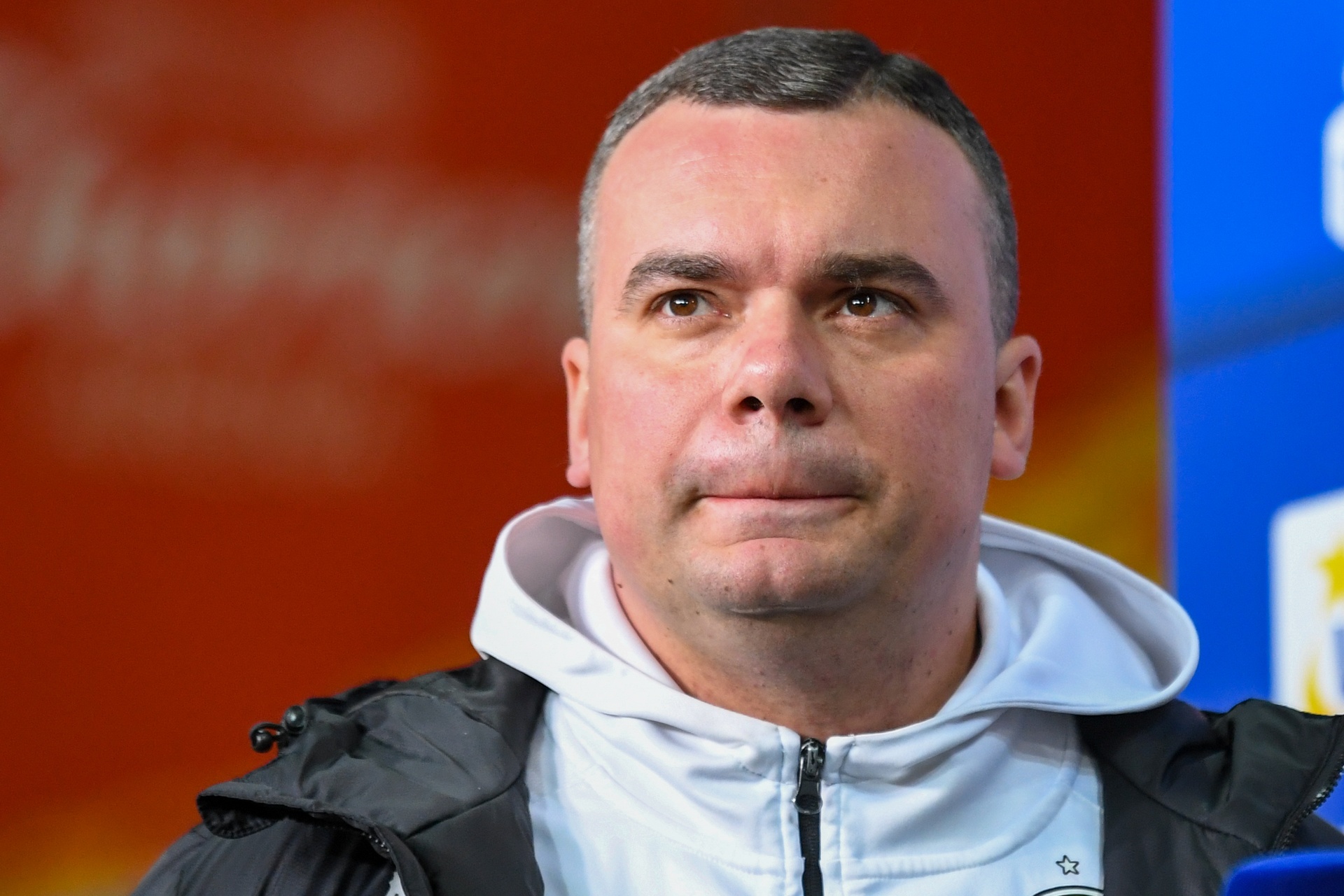 Siemieniec tłumaczy się z nowej klauzuli w kontrakcie. "Furtka"