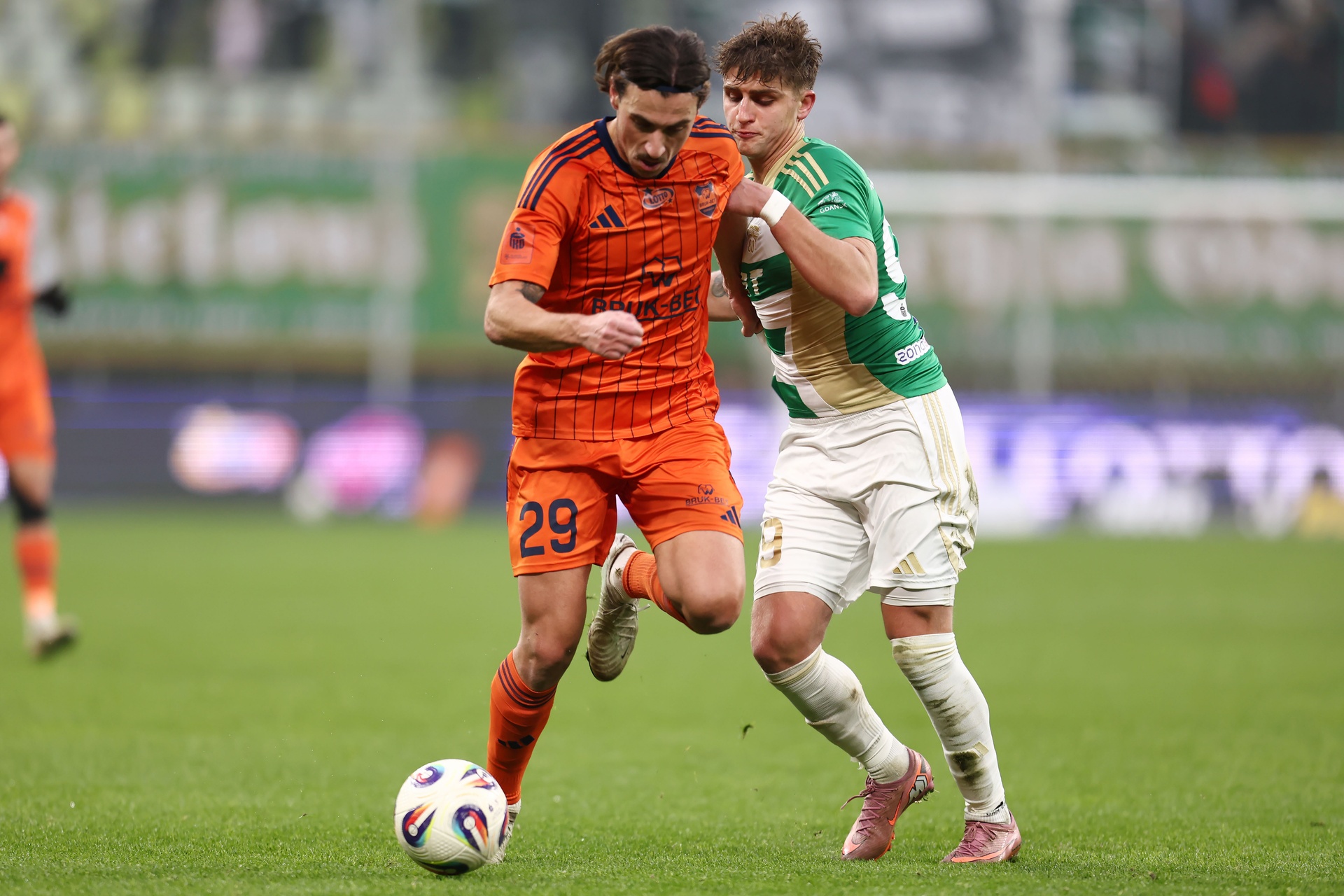 Egzotyczny transfer piłkarza Ekstraklasy?! Może wyjechać do Azji