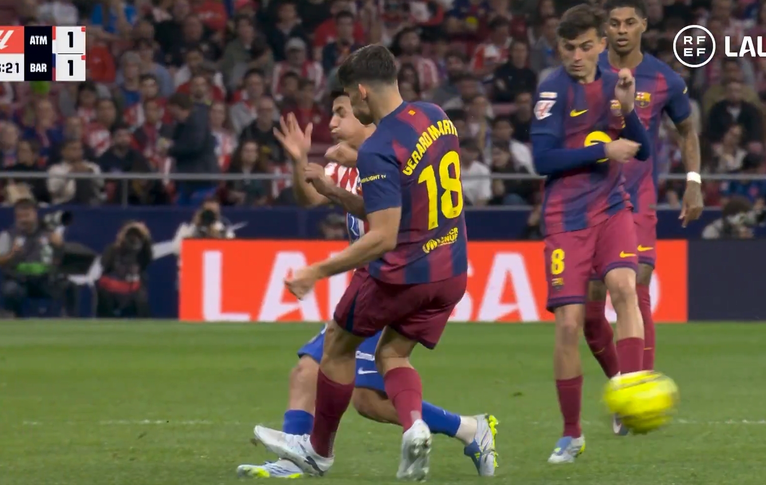 Poważny błąd w meczu Barcelony. Sędzia skrzywdził Atletico, to była czerwona kartka [WIDEO]