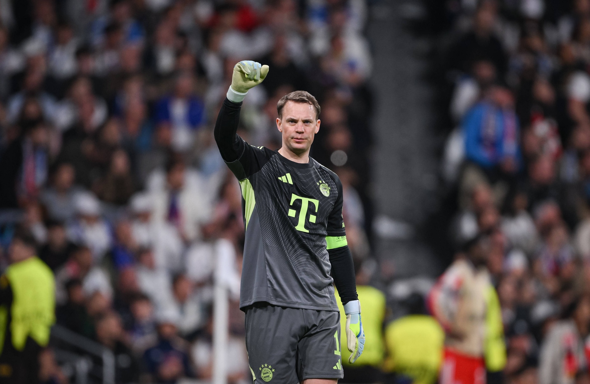 Neuer w konflikcie z trenerem? Ostre słowa legendy