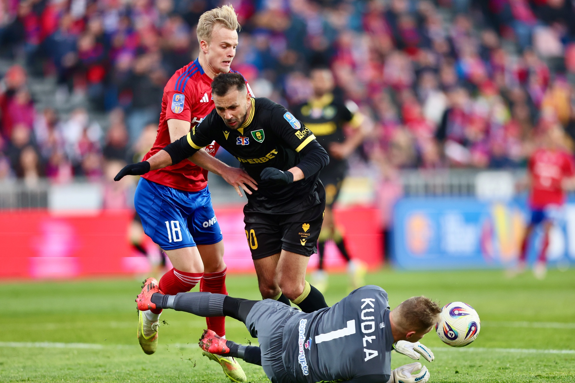 Jazda bez trzymanki w meczu Rakowa z GKS-em! Osiem goli, karne wyłoniły finalistę PP!