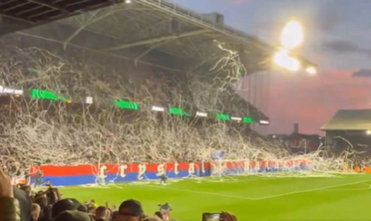 Niecodzienne sceny w Lidze Konferencji. Stewardzi mieli mnóstwo pracy [WIDEO]