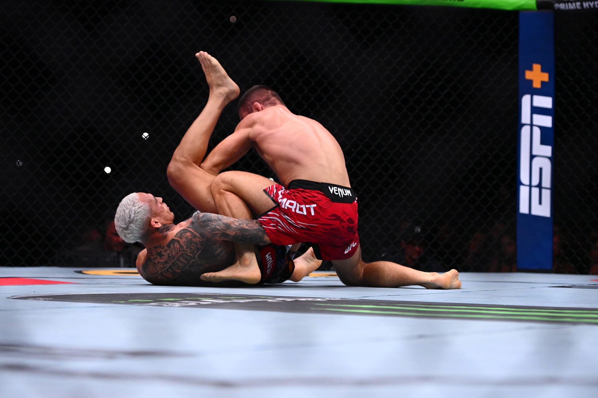 370 zł przy stawce 2 zł za wygraną Gamrota z Ribovicsem! Akcja buka na UFC 327