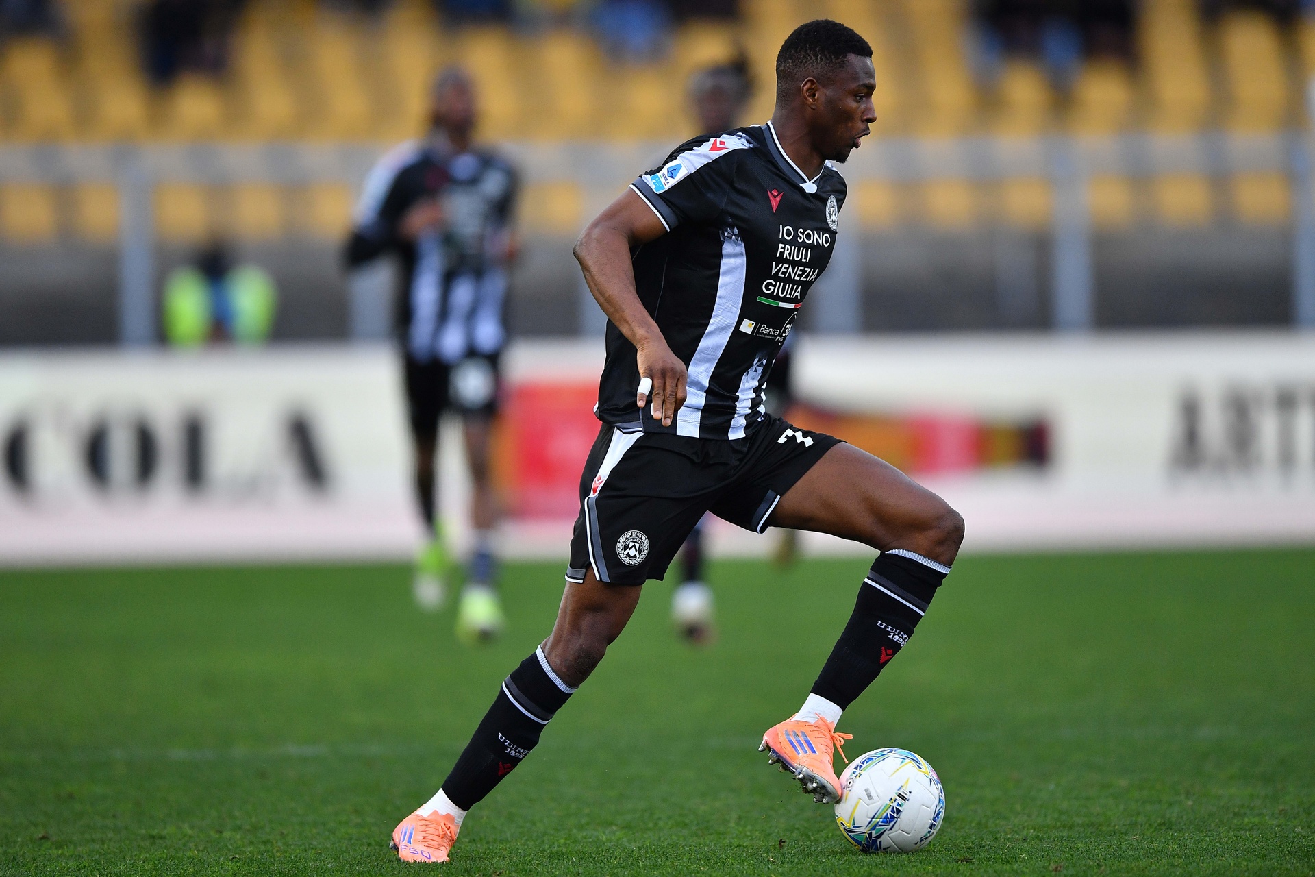 Media: Gracz z Serie A przeskrobał. Jeździł z podrobionym prawem jazdy