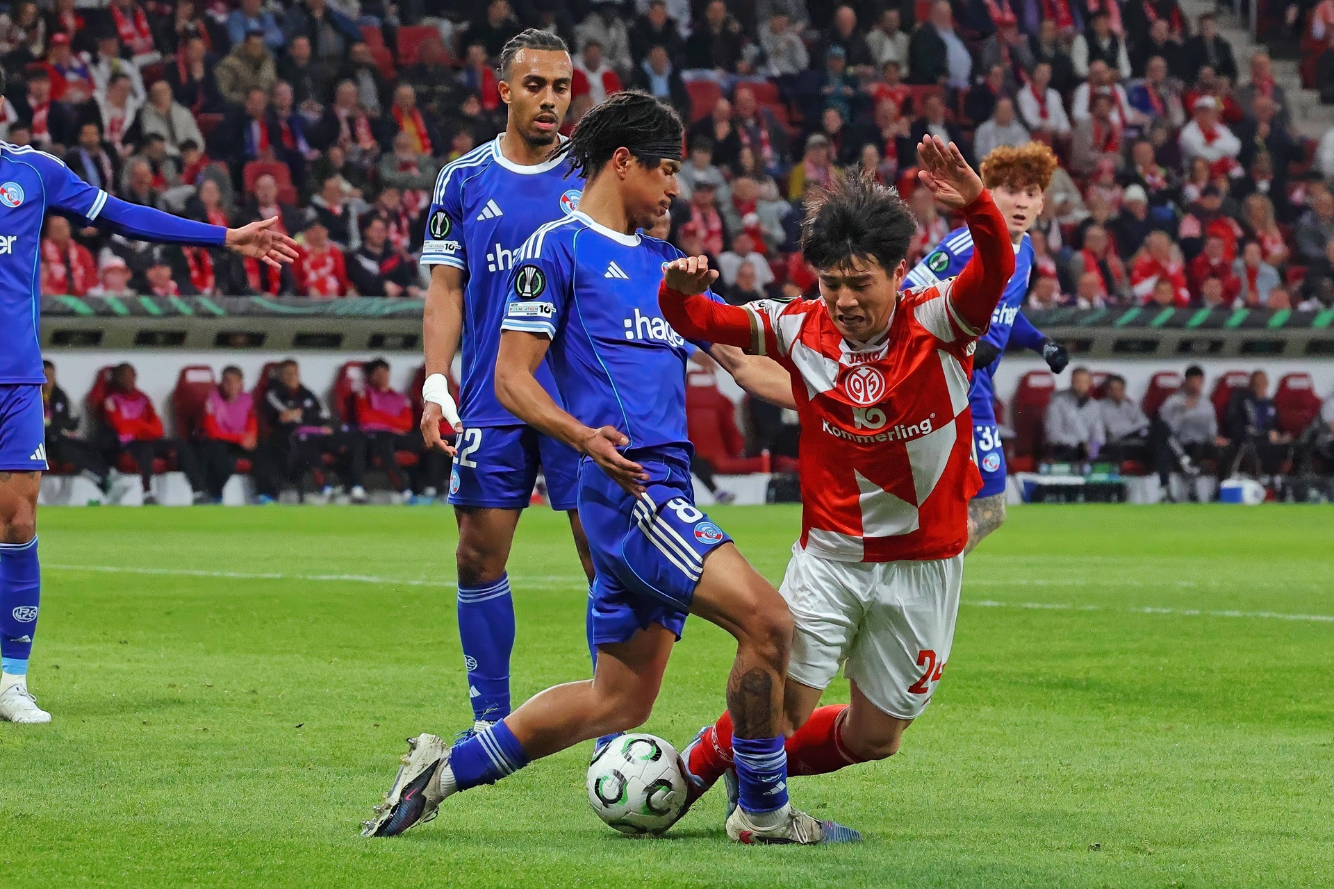 Polski piłkarz w ogniu krytyki. "To sparaliżowało jego kolegów"