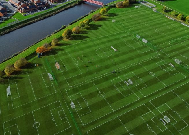 Oto, gdzie trenuje angielski czwartoligowiec. Imponujące widoki [ZDJĘCIE]