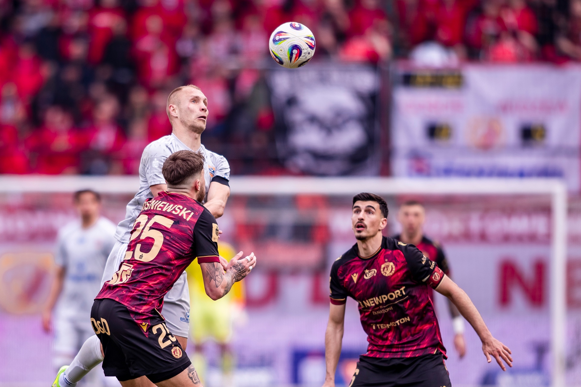 Nie do wiary, co padło na antenie w meczu Ekstraklasy. "Jak dzieci od rozpędzonego pociągu" [WIDEO]