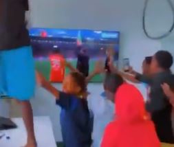 18-latek zadebiutował w Bayernie. Jego koledzy z akademii byli w euforii [WIDEO]